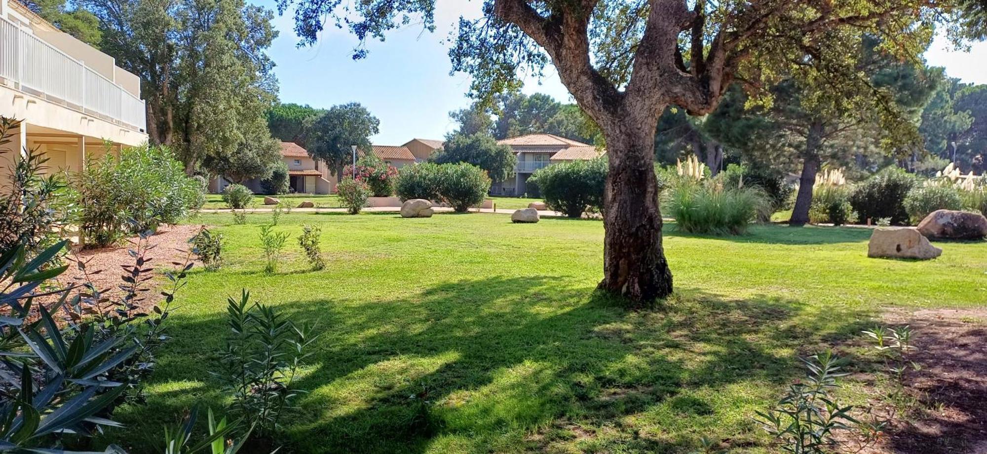 Fiori Di Cala Rossa Hoteliere Apartamento *